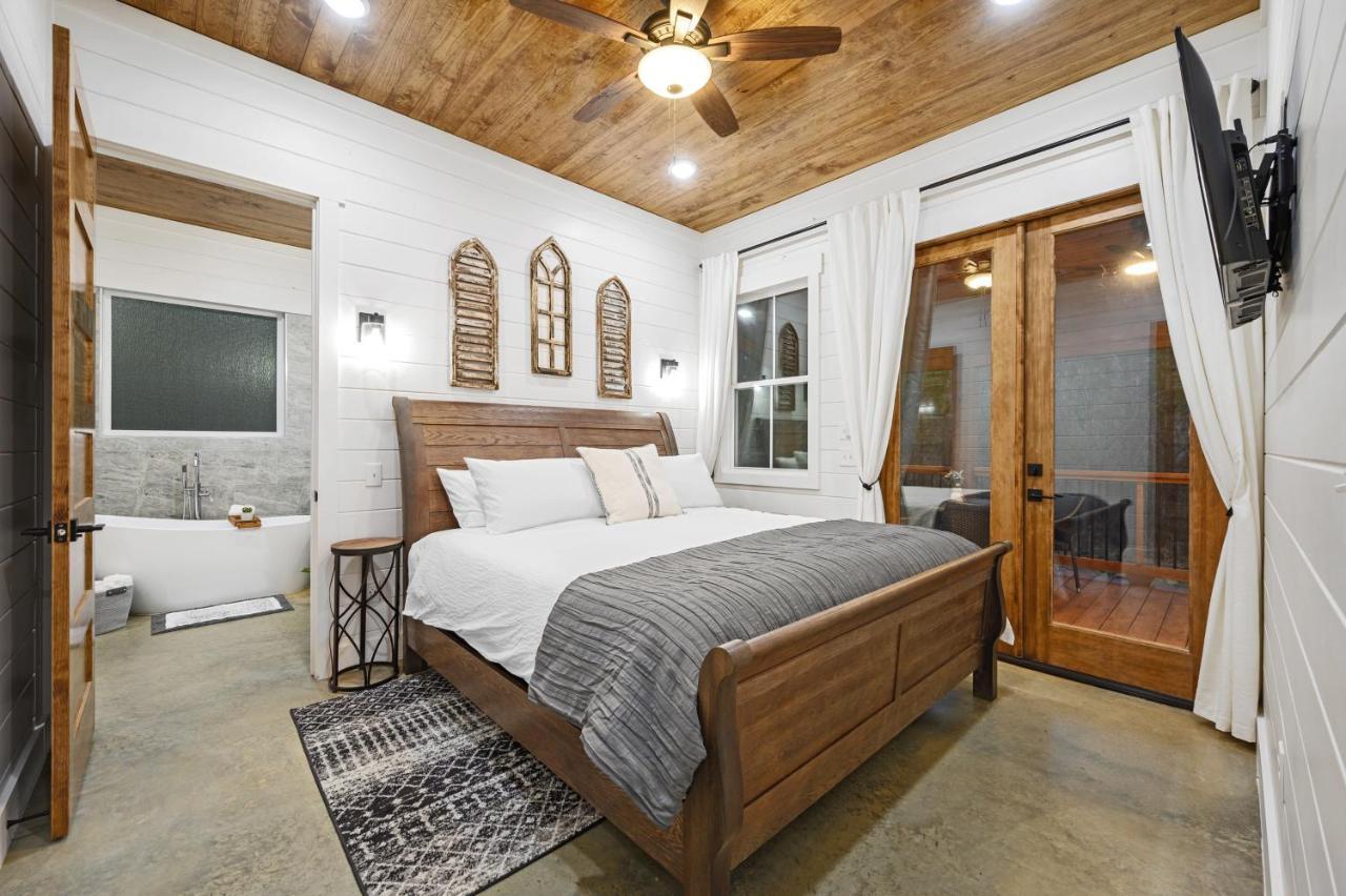 Bella Luna Cabin - Cozy Farmhouse Cabin, Private Deck, Swing Set, Fire Pit, Hot Tub Villa Broken Bow Ngoại thất bức ảnh