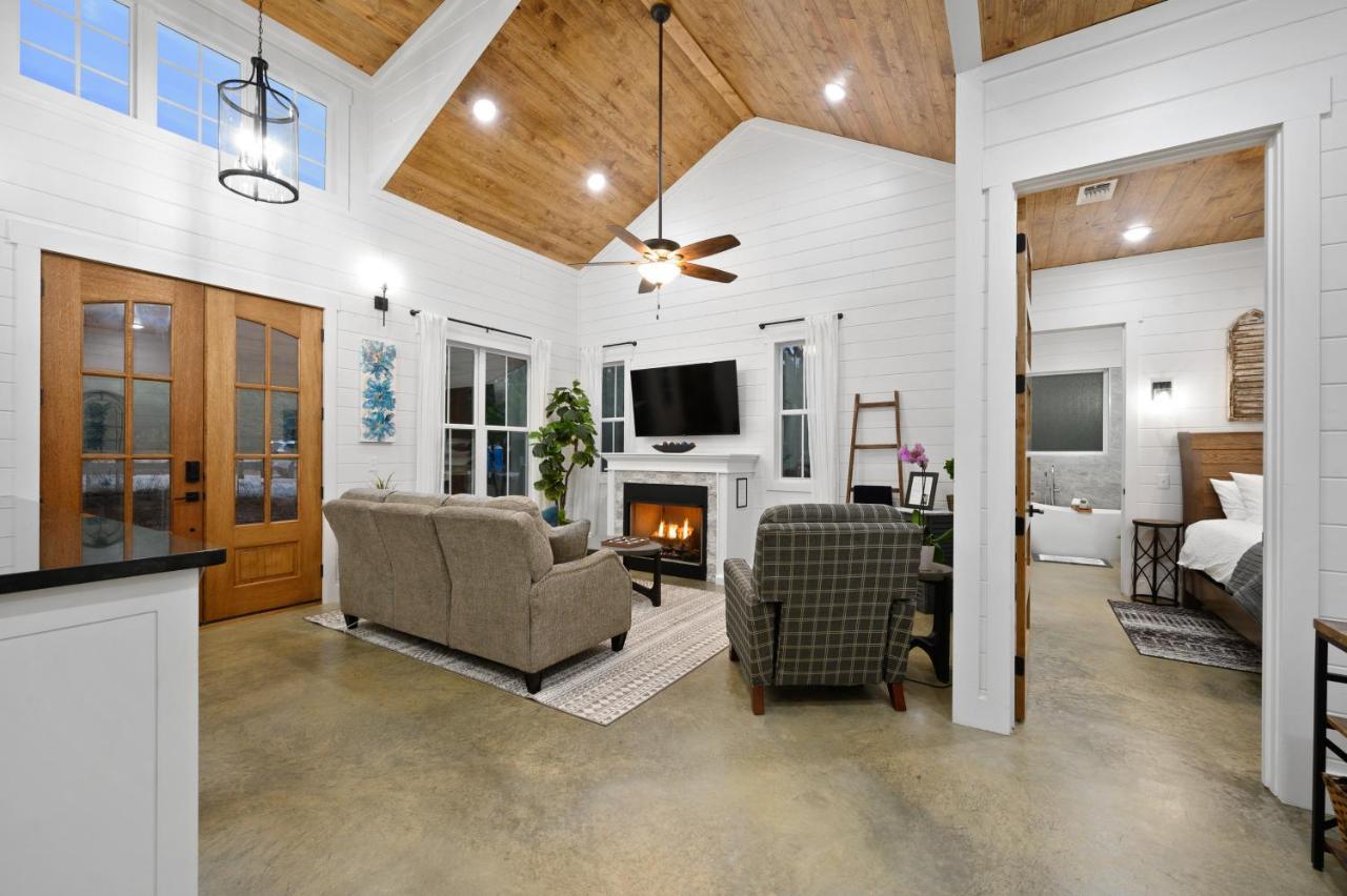 Bella Luna Cabin - Cozy Farmhouse Cabin, Private Deck, Swing Set, Fire Pit, Hot Tub Villa Broken Bow Ngoại thất bức ảnh