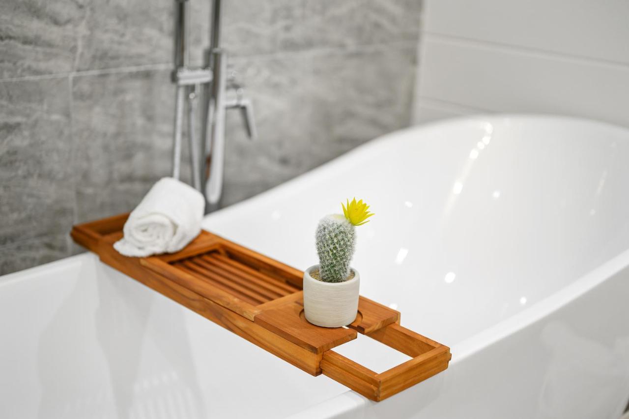 Bella Luna Cabin - Cozy Farmhouse Cabin, Private Deck, Swing Set, Fire Pit, Hot Tub Villa Broken Bow Ngoại thất bức ảnh