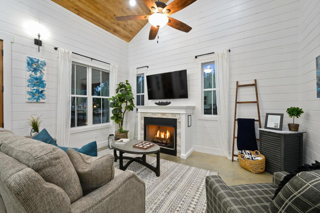 Bella Luna Cabin - Cozy Farmhouse Cabin, Private Deck, Swing Set, Fire Pit, Hot Tub Villa Broken Bow Ngoại thất bức ảnh