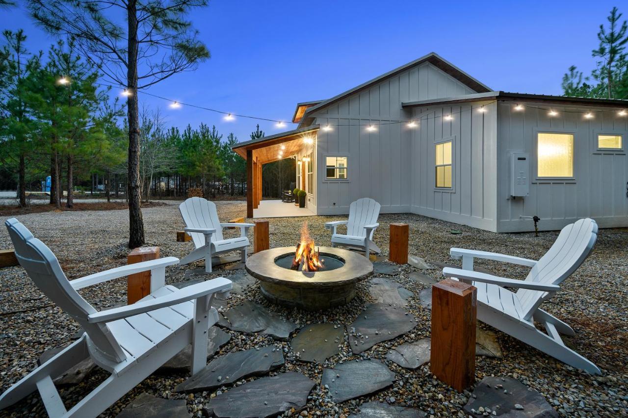 Bella Luna Cabin - Cozy Farmhouse Cabin, Private Deck, Swing Set, Fire Pit, Hot Tub Villa Broken Bow Ngoại thất bức ảnh